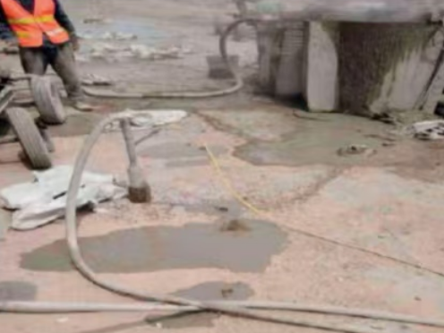 平罗水泥混凝土路面板底注浆技术 路面脱空注浆整治方案